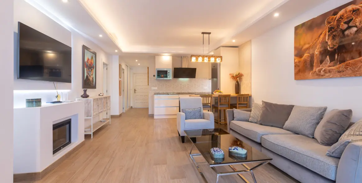 Venta de apartamento en planta media en The Golden Mile 4