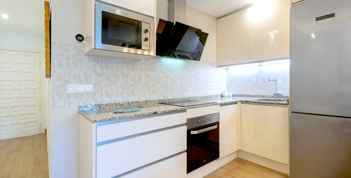 Venta de apartamento en planta media en The Golden Mile 5