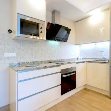 Venta de apartamento en planta media en The Golden Mile