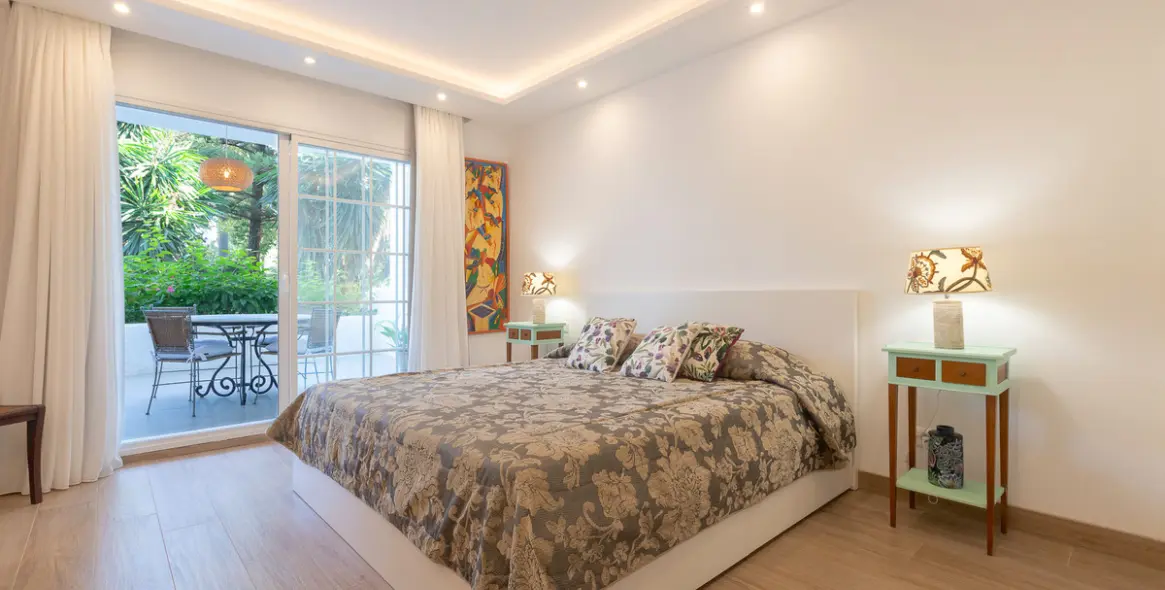 Venta de apartamento en planta media en The Golden Mile 8