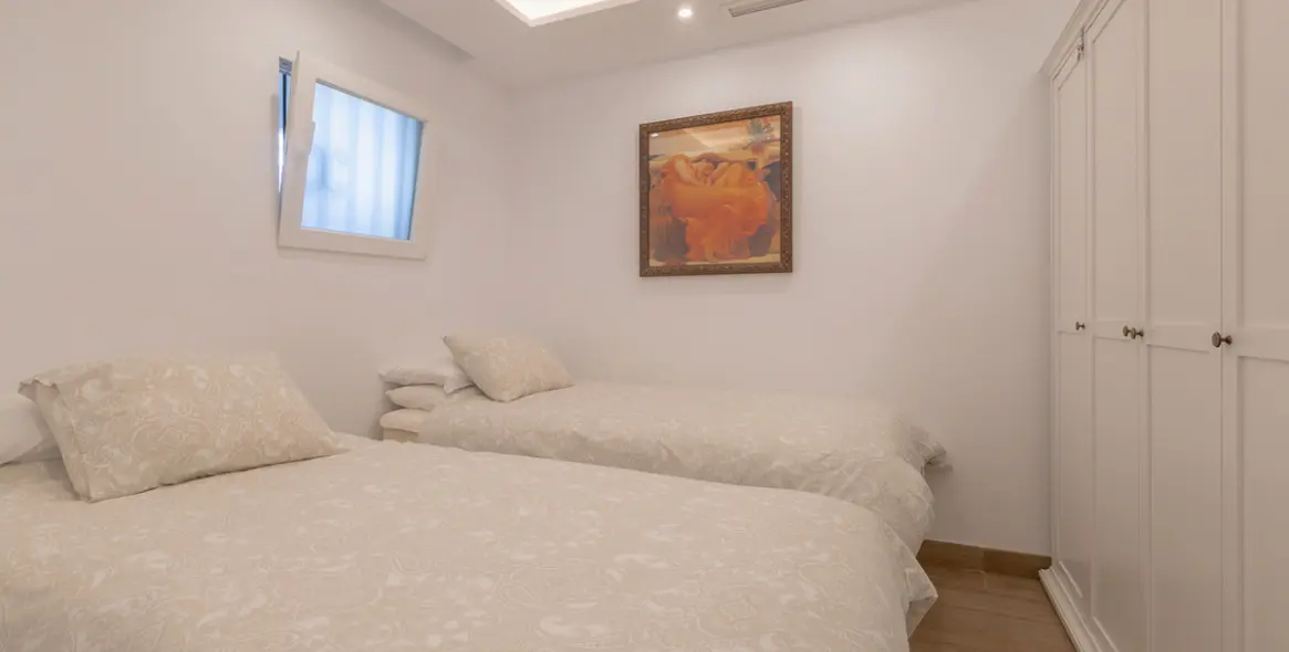 Venta de apartamento en planta media en The Golden Mile 11