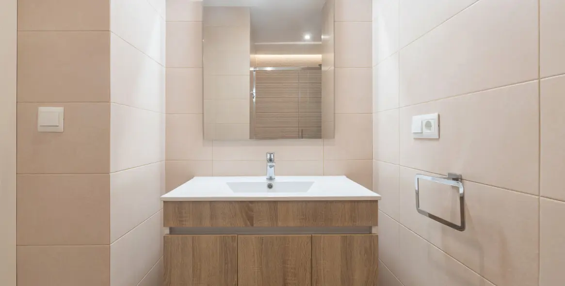 Venta de apartamento en planta media en The Golden Mile 13