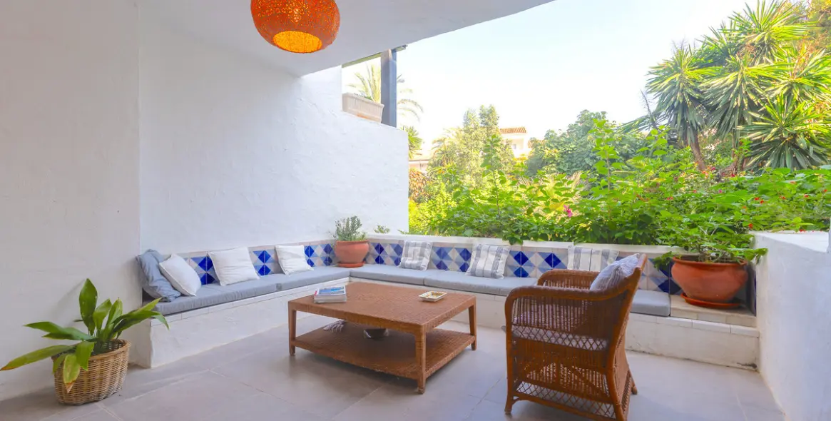 Venta de apartamento en planta media en The Golden Mile 14