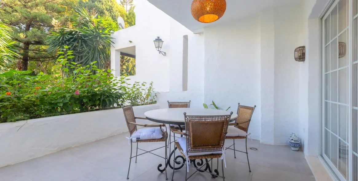 Venta de apartamento en planta media en The Golden Mile 15