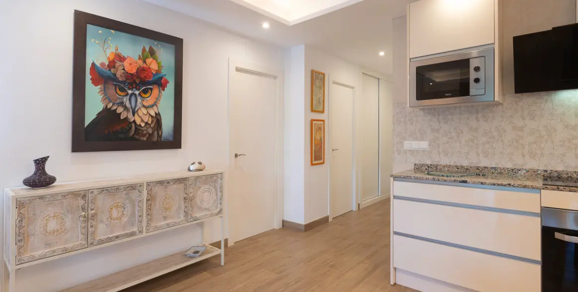 Venta de apartamento en planta media en The Golden Mile 18