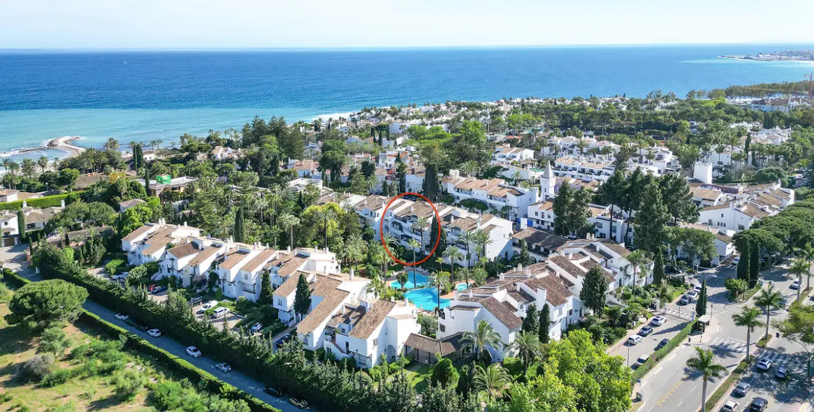 Venta de apartamento en planta media en The Golden Mile 21