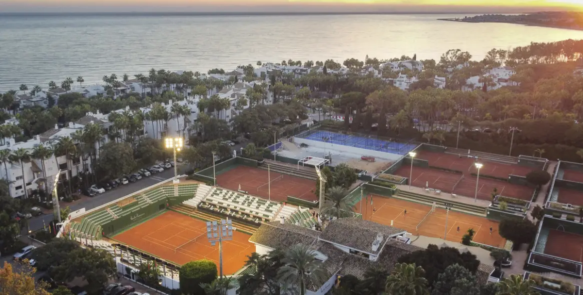 Venta de apartamento en planta media en The Golden Mile 24