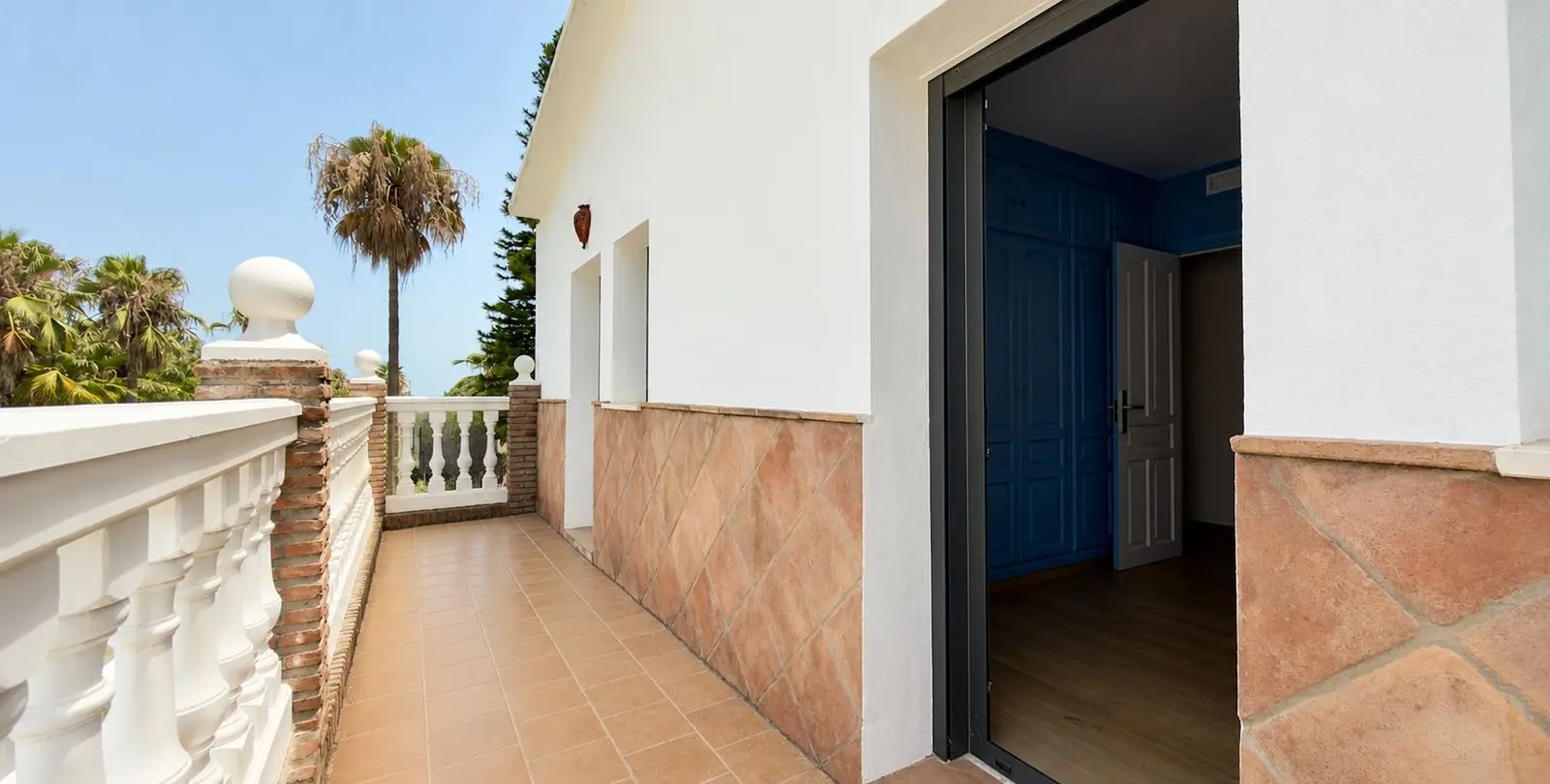 Short-term rent of semi-detached house in Nueva Andalucía 35
