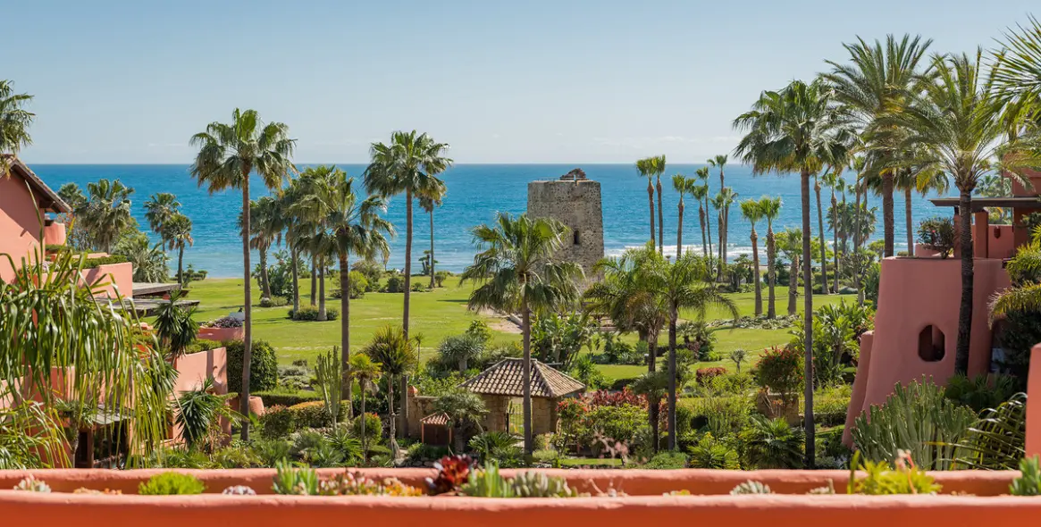 Venta de ático dúplex en Estepona 1