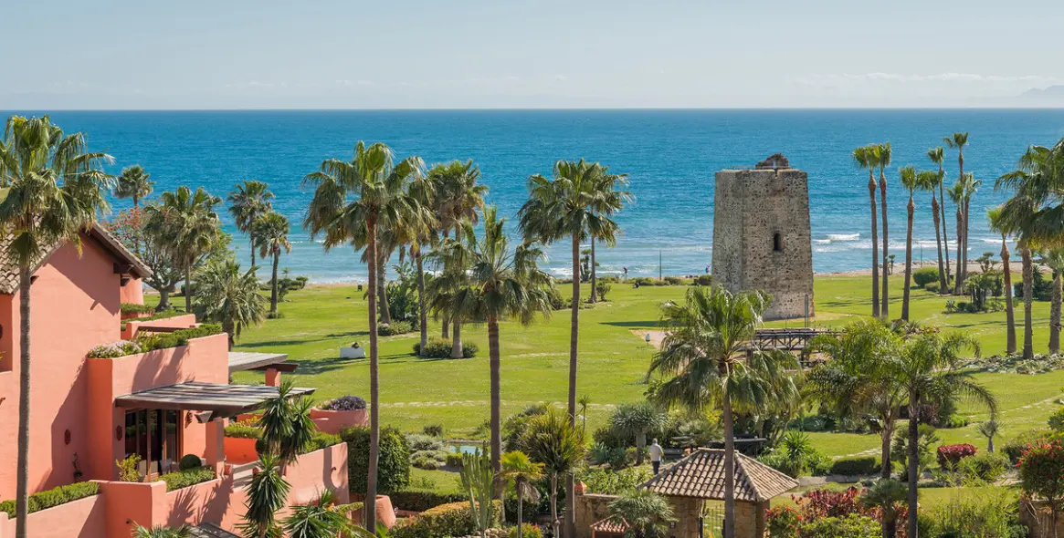 Venta de ático dúplex en Estepona 2