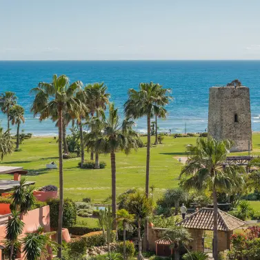Venta de ático dúplex en Estepona