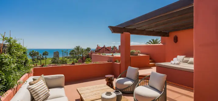 Venta de ático dúplex en Estepona 2