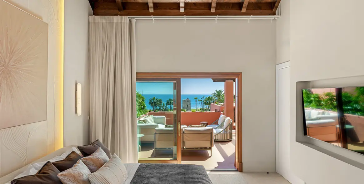 Venta de ático dúplex en Estepona 19