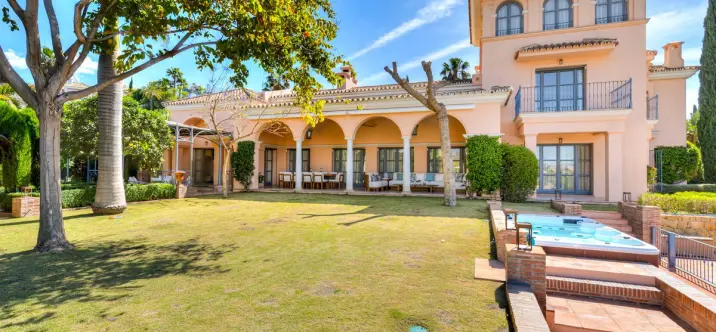 Venta de villa independiente en Benahavís 1