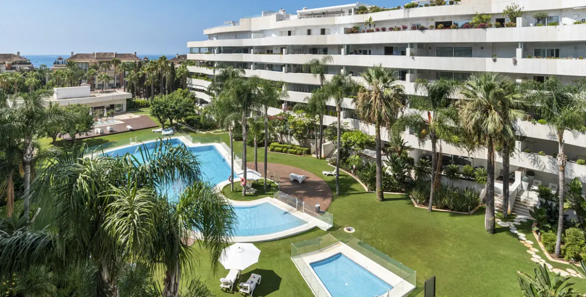 Short-term rent of middle floor apartment in Puerto Banús 1