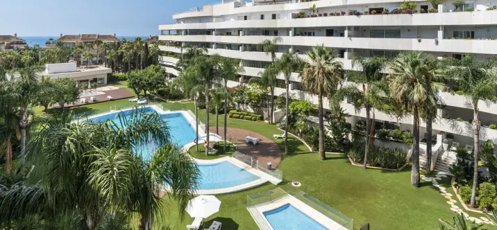 Short-term rent of middle floor apartment in Puerto Banús 0