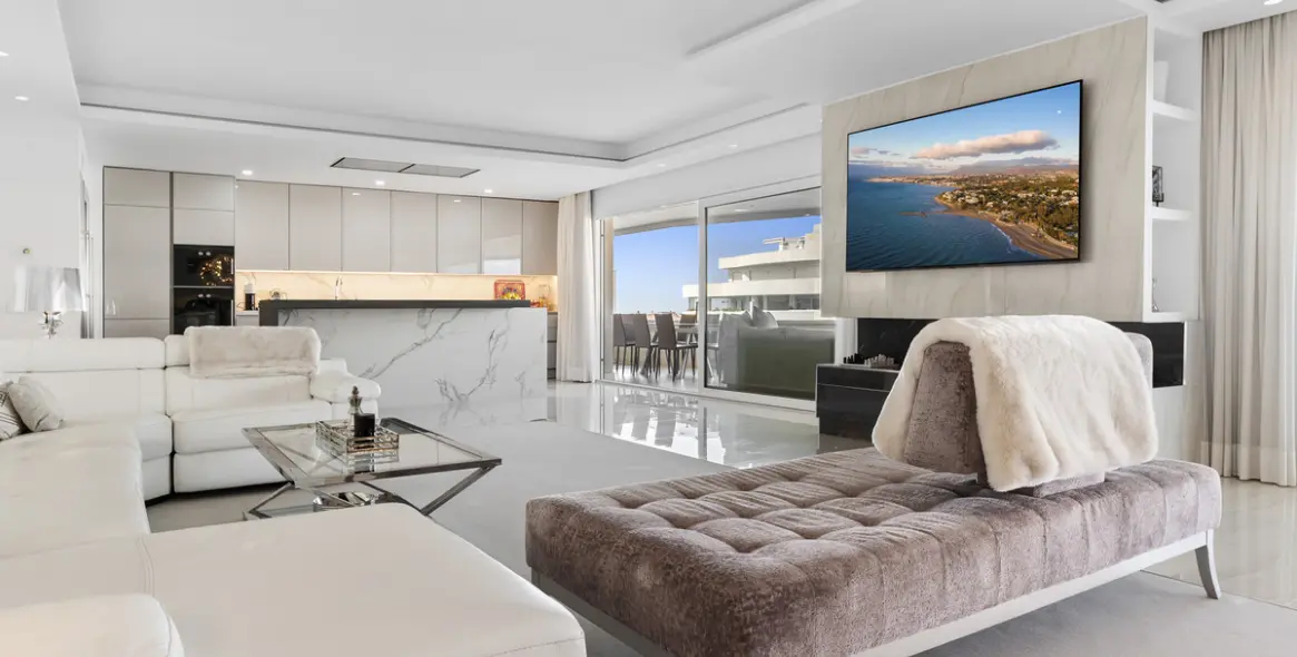 Short-term rent of middle floor apartment in Puerto Banús 4