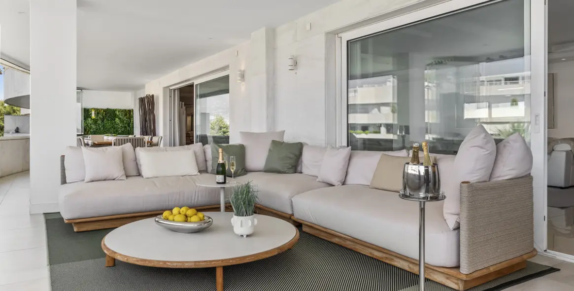 Short-term rent of middle floor apartment in Puerto Banús 12
