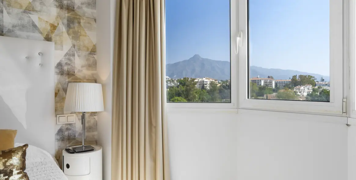 Short-term rent of middle floor apartment in Puerto Banús 24