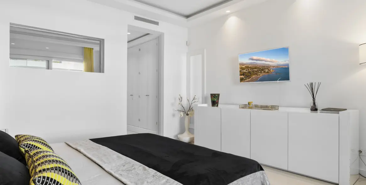Short-term rent of middle floor apartment in Puerto Banús 27