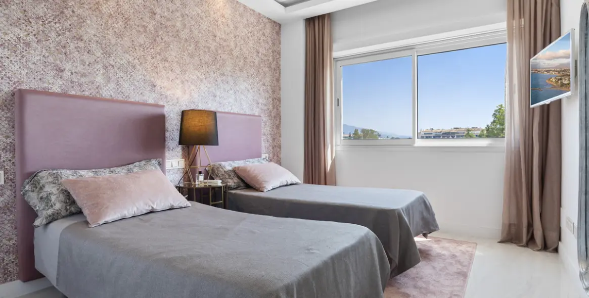 Short-term rent of middle floor apartment in Puerto Banús 30