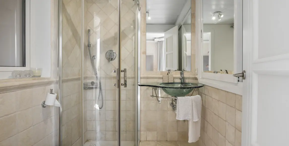 Short-term rent of middle floor apartment in Puerto Banús 33
