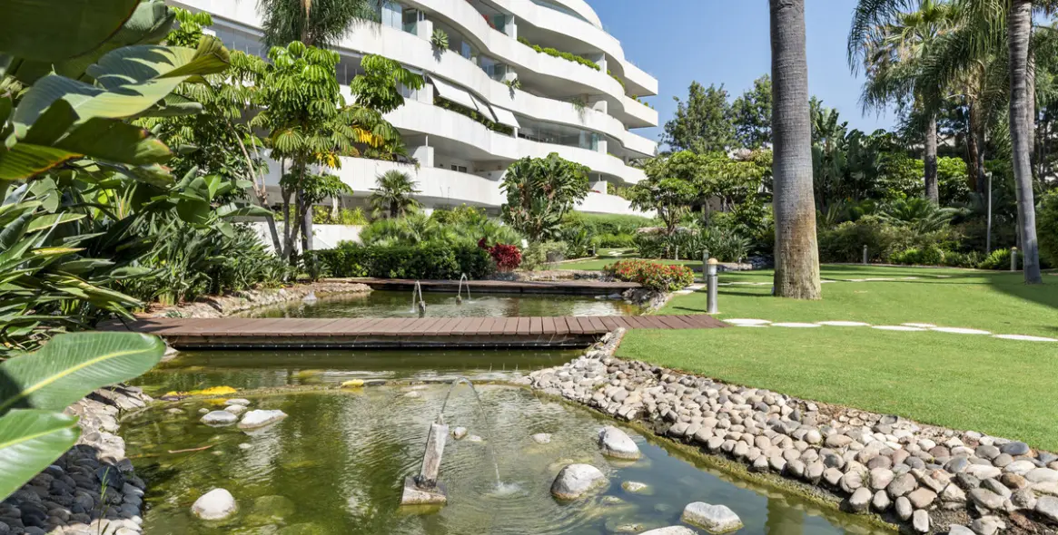 Short-term rent of middle floor apartment in Puerto Banús 35