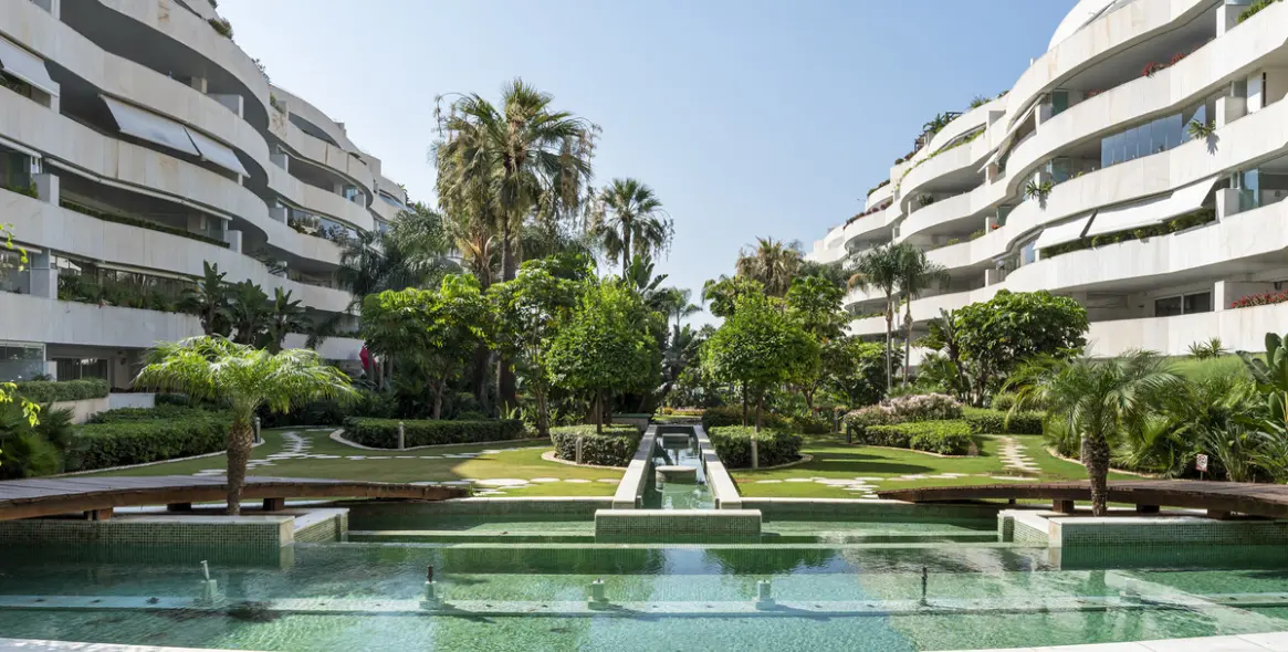 Short-term rent of middle floor apartment in Puerto Banús 40