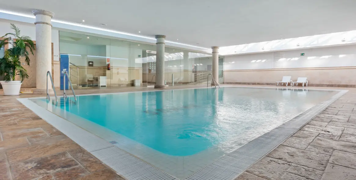 Short-term rent of middle floor apartment in Puerto Banús 43