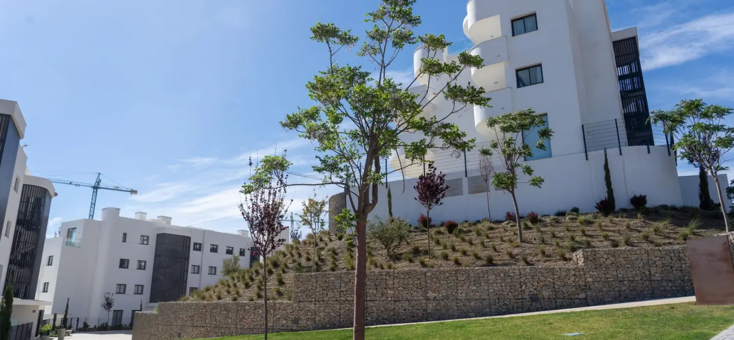 Sale of middle floor apartment in Higueron 0