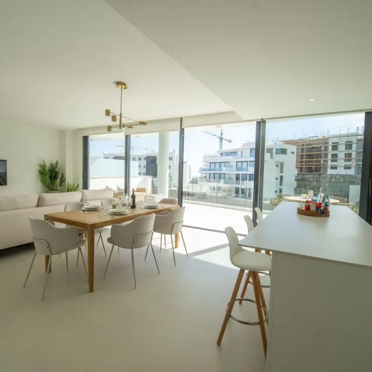Sale of middle floor apartment in Higueron