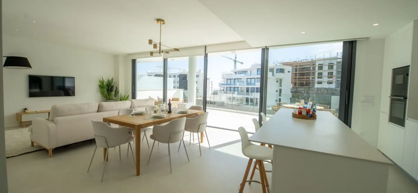 Sale of middle floor apartment in Higueron 1