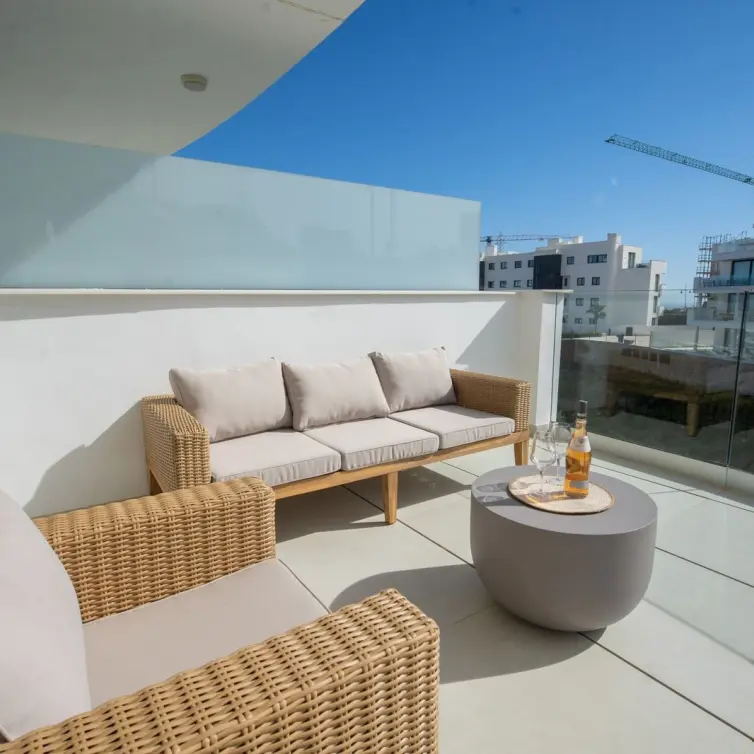 Sale of middle floor apartment in Higueron