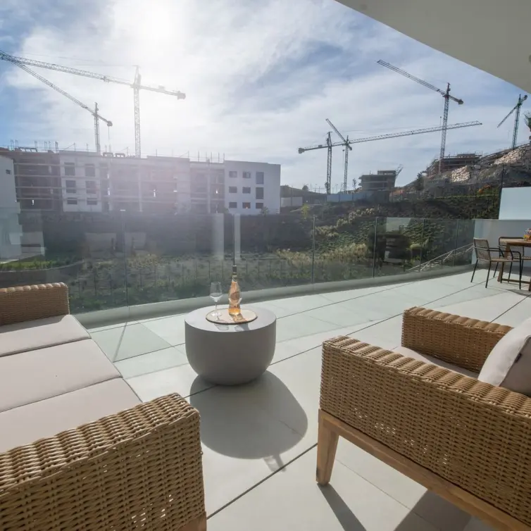 Sale of middle floor apartment in Higueron
