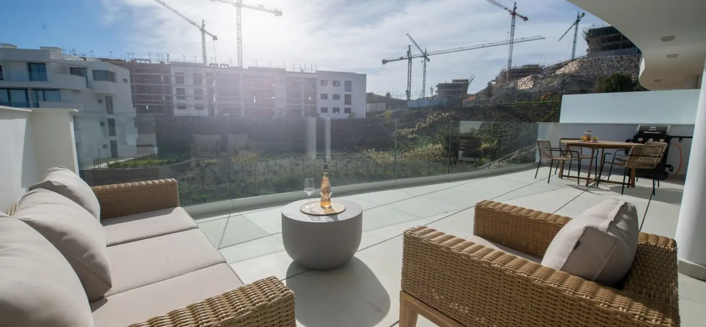 Sale of middle floor apartment in Higueron 3