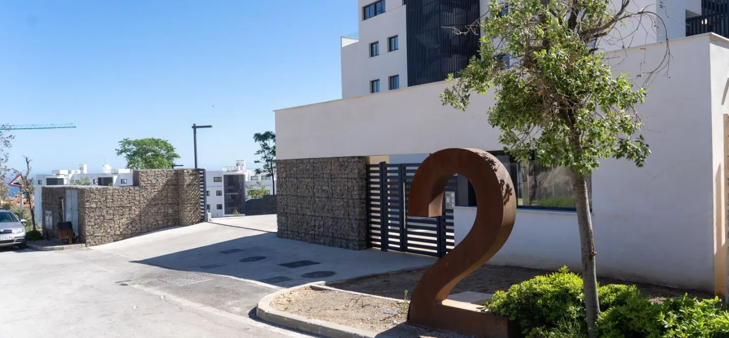 Sale of middle floor apartment in Higueron 4