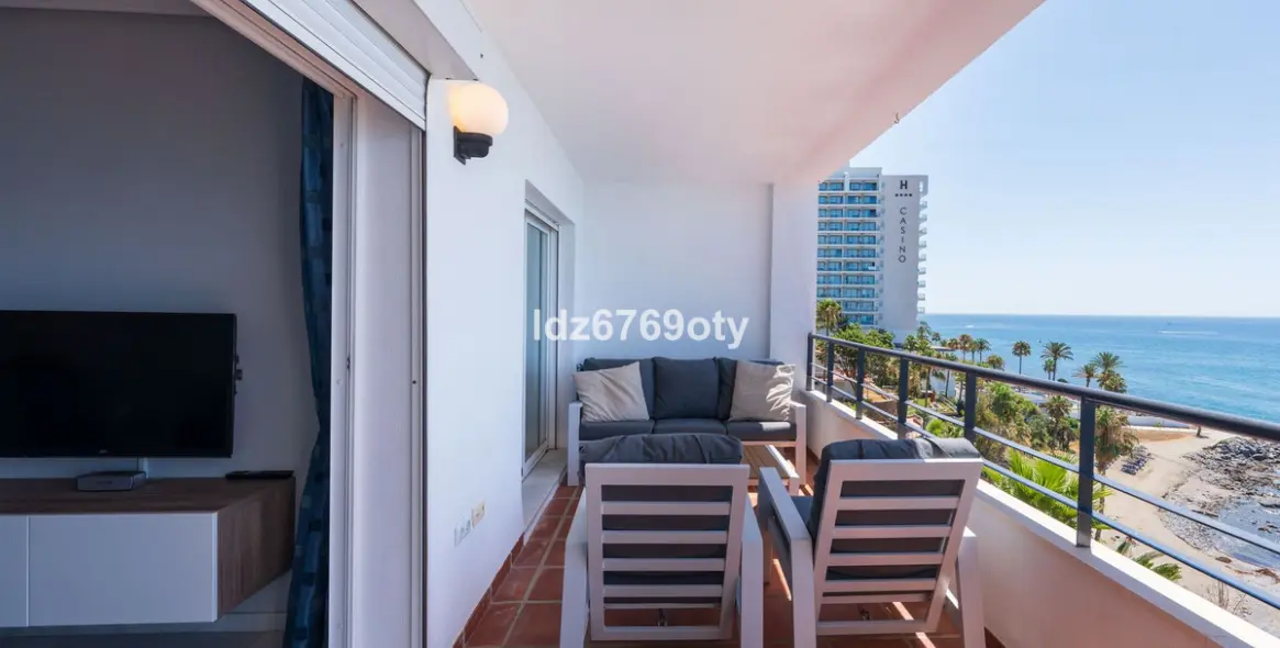 Venta de apartamento en planta media en Benalmadena Costa 8