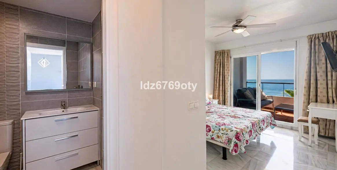 Venta de apartamento en planta media en Benalmadena Costa 10