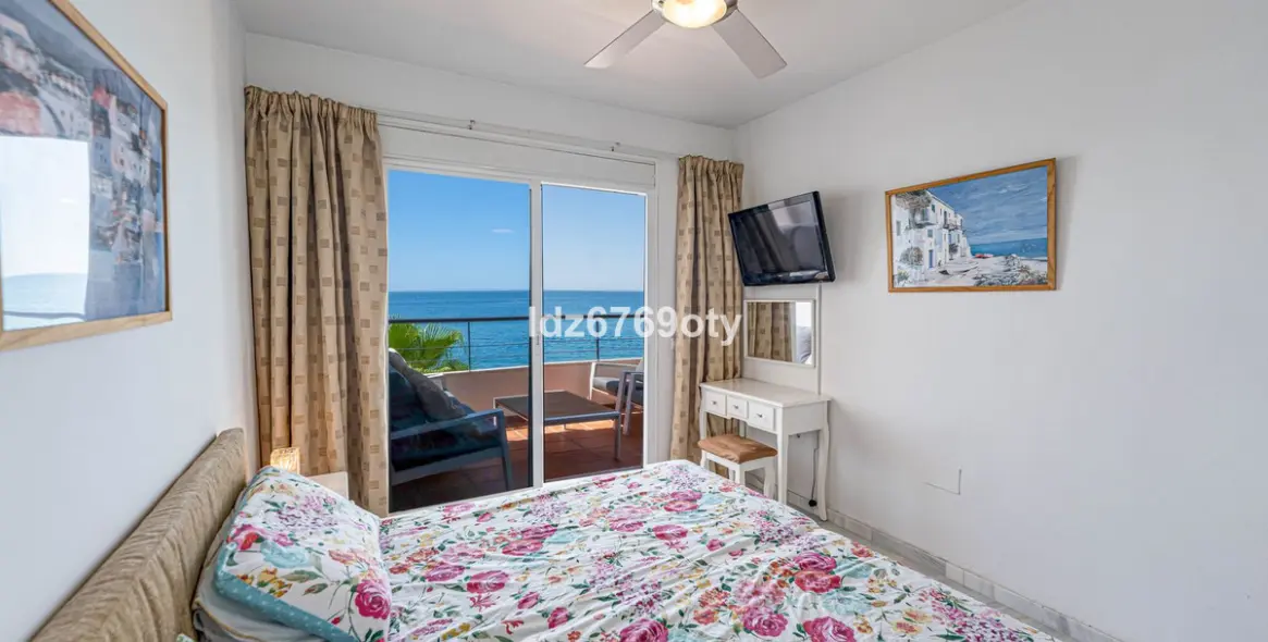Venta de apartamento en planta media en Benalmadena Costa 11