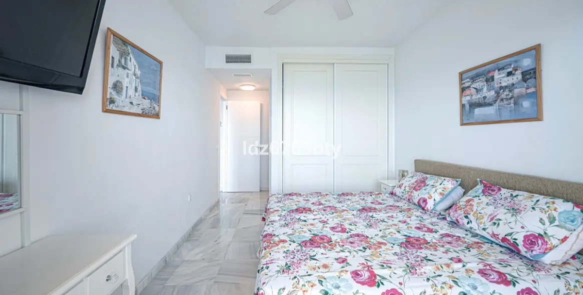 Venta de apartamento en planta media en Benalmadena Costa 12