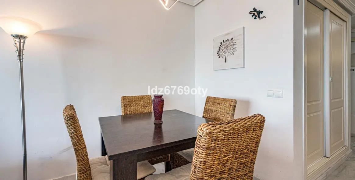 Venta de apartamento en planta media en Benalmadena Costa 16