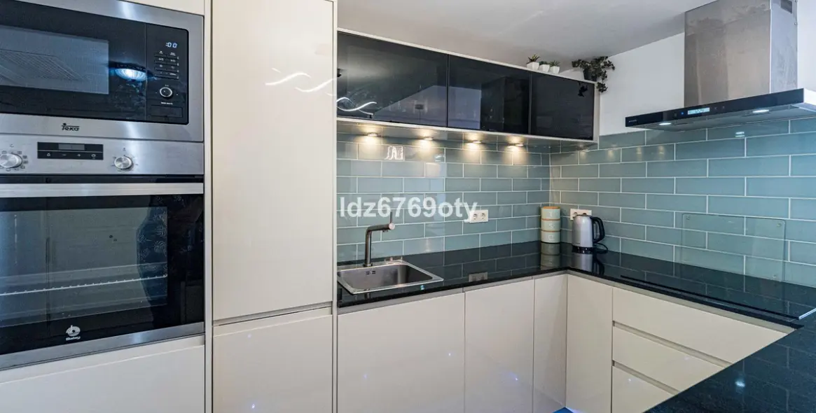 Venta de apartamento en planta media en Benalmadena Costa 18