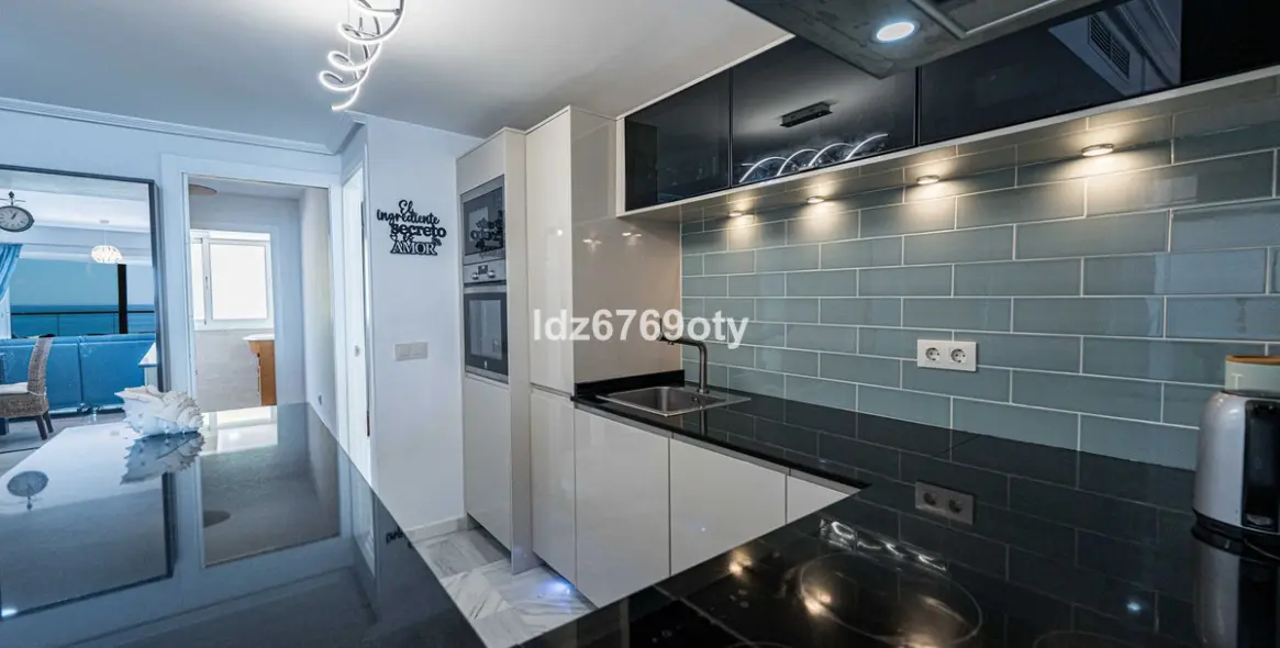 Venta de apartamento en planta media en Benalmadena Costa 20