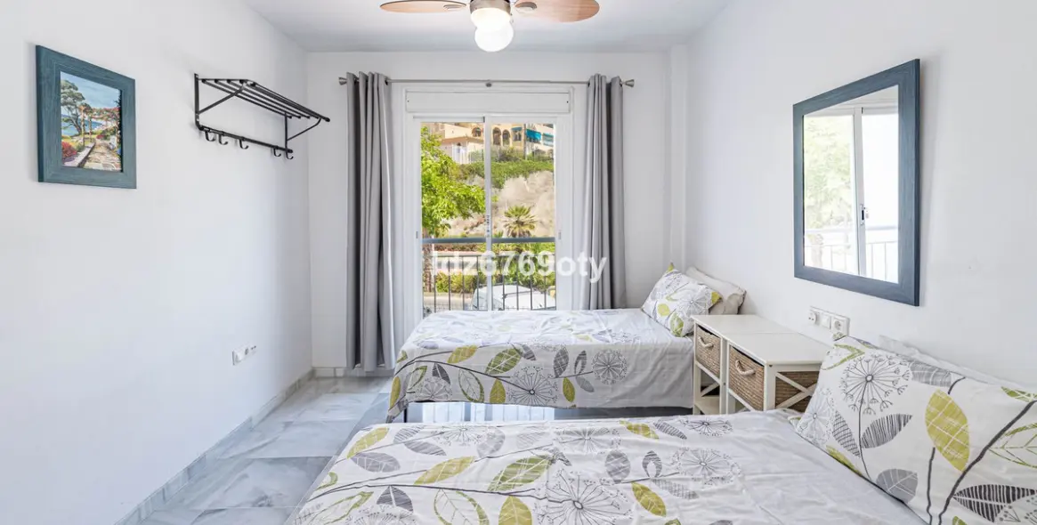 Venta de apartamento en planta media en Benalmadena Costa 21
