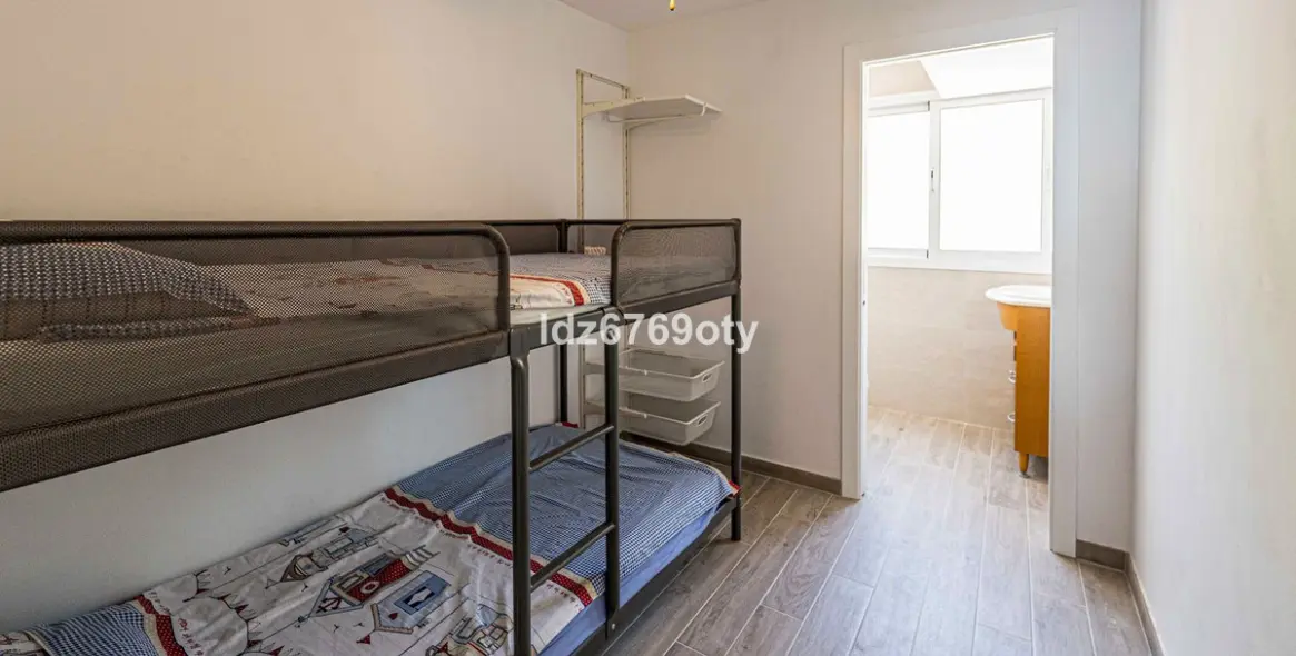 Venta de apartamento en planta media en Benalmadena Costa 25