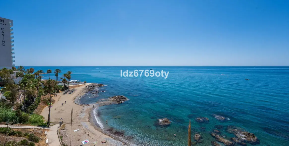 Venta de apartamento en planta media en Benalmadena Costa 29