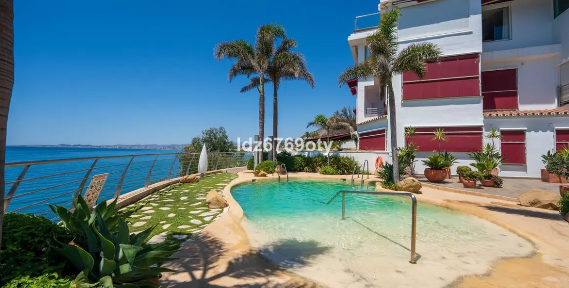 Venta de apartamento en planta media en Benalmadena Costa 31