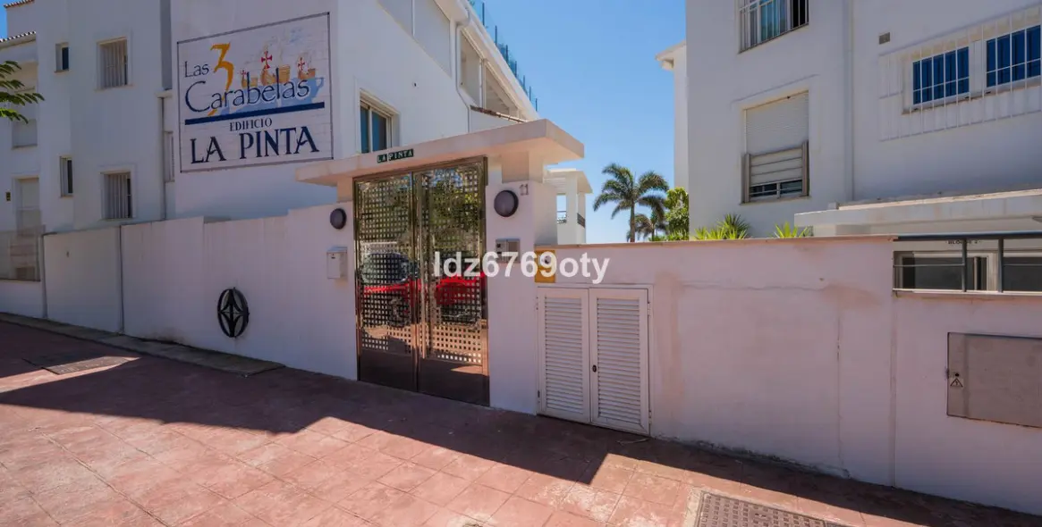 Venta de apartamento en planta media en Benalmadena Costa 34