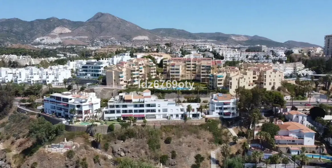 Venta de apartamento en planta media en Benalmadena Costa 36