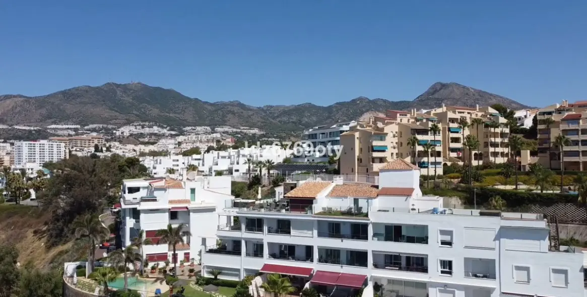 Venta de apartamento en planta media en Benalmadena Costa 39